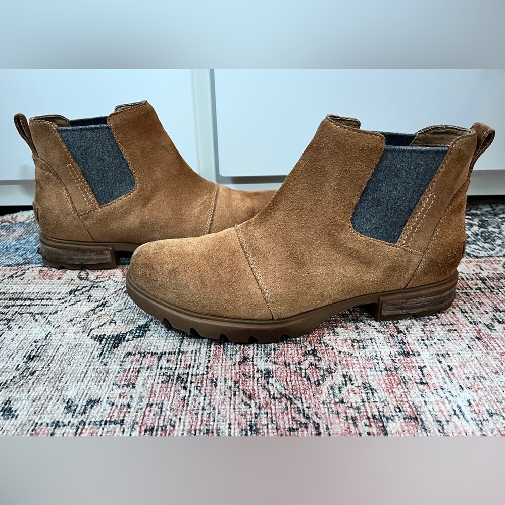 Sorel Emelie III Chelsea Waterproof Boot in Tan Suede, Size 8.5